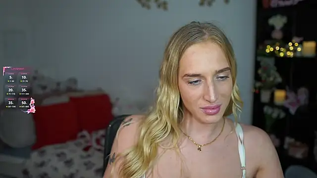 Snapshot of Nicolette__Shea_ chatting on December 29, 4:51 pm Nicolette Shea online show from December 29, 4:51 pm