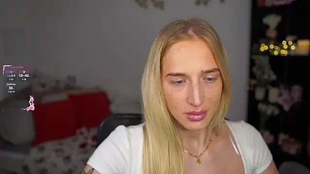 Snapshot of Nicolette__Shea_ chatting on December 31, 8:04 am Nicolette Shea online show from December 31, 8:04 am