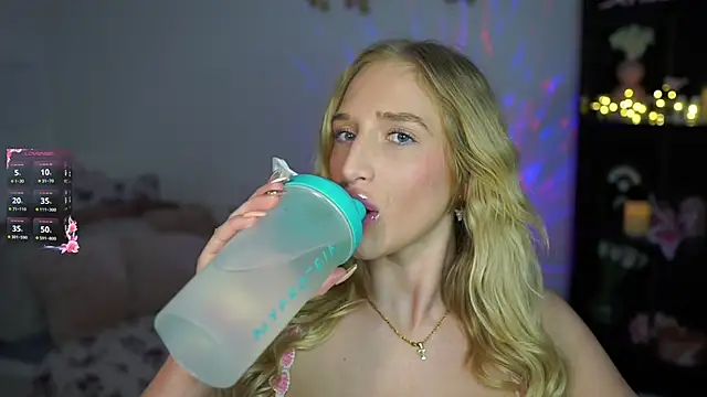 Snapshot of Nicolette__Shea_ chatting on January 16, 1:58 pm Nicolette Shea online show from January 16, 1:58 pm