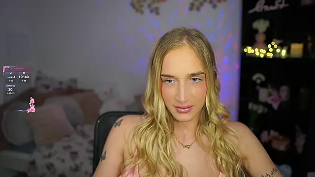 Snapshot of Nicolette__Shea_ chatting on January 27, 2:02 pm Nicolette Shea online show from January 27, 2:02 pm