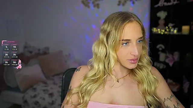 Snapshot of Nicolette__Shea_ chatting on January 30, 2:04 pm Nicolette Shea online show from January 30, 2:04 pm