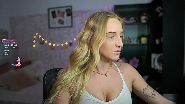 Snapshot of Nicolette__Shea_ chatting on February 18, 4:59 pm Nicolette Shea online show from February 18, 4:59 pm