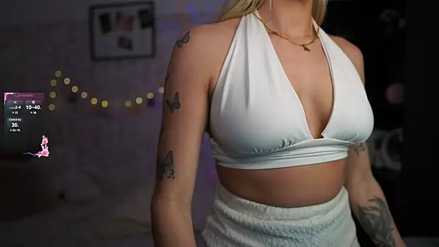 Snapshot of Nicolette__Shea_ chatting on March 6, 2:18 pm Nicolette Shea online show from March 6, 2:18 pm