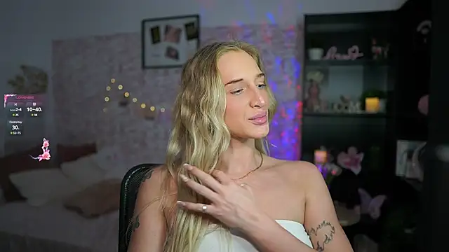 Snapshot of Nicolette__Shea_ chatting on March 9, 5:06 pm Nicolette Shea online show from March 9, 5:06 pm