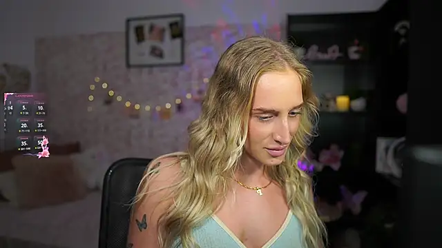 Snapshot of Nicolette__Shea_ chatting on March 13, 5:18 pm Nicolette Shea online show from March 13, 5:18 pm