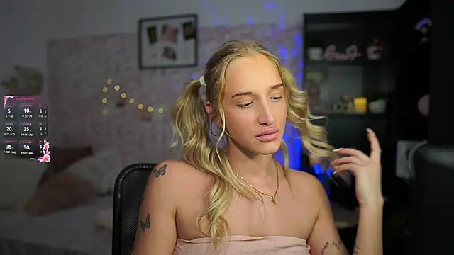 Snapshot of Nicolette__Shea_ chatting on March 14, 12:18 pm Nicolette Shea online show from March 14, 12:18 pm