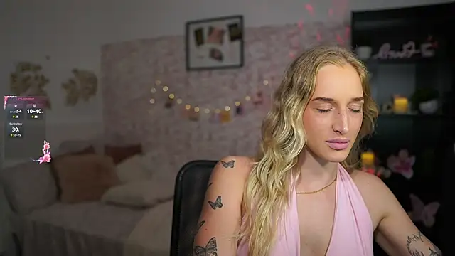 Snapshot of Nicolette__Shea_ chatting on March 17, 5:05 pm Nicolette Shea online show from March 17, 5:05 pm