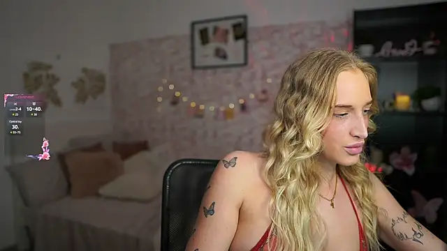 Snapshot of Nicolette__Shea_ chatting on March 19, 5:06 pm Nicolette Shea online show from March 19, 5:06 pm