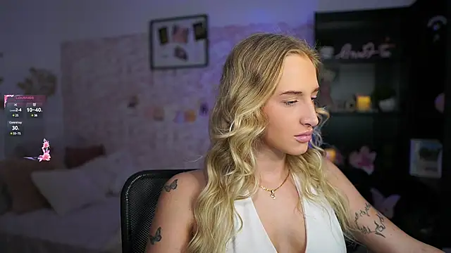 Snapshot of Nicolette__Shea_ chatting on March 21, 9:34 am Nicolette Shea online show from March 21, 9:34 am