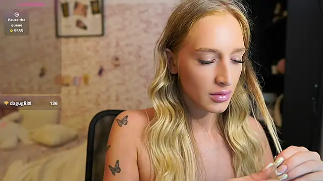 Snapshot of Nicolette__Shea_ chatting on September 11, 9:20 am Nicolette Shea online show from September 11, 9:20 am