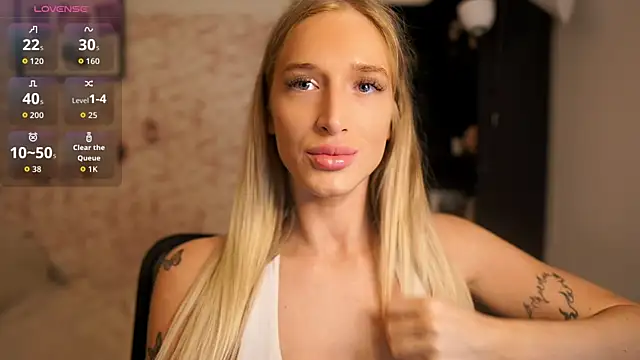 Snapshot of Nicolette__Shea_ chatting on October 3, 7:27 am Nicolette Shea online show from October 3, 7:27 am