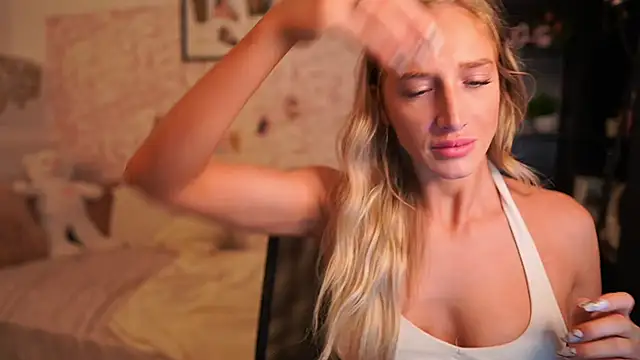 Snapshot of Nicolette__Shea_ chatting on November 27, 9:11 am Nicolette Shea online show from November 27, 9:11 am