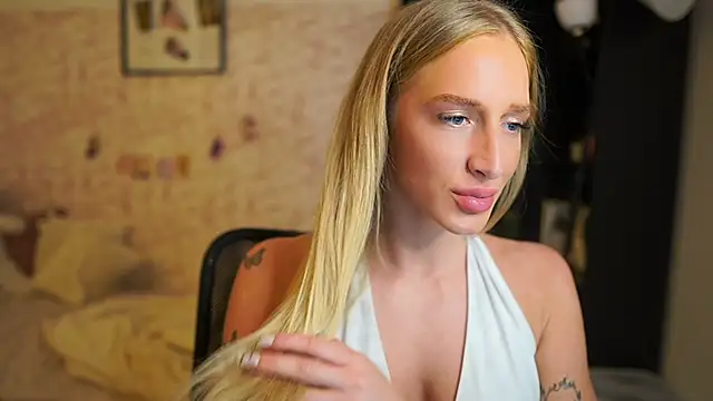 Snapshot of Nicolette__Shea_ chatting on November 29, 2:53 pm Nicolette Shea online show from November 29, 2:53 pm