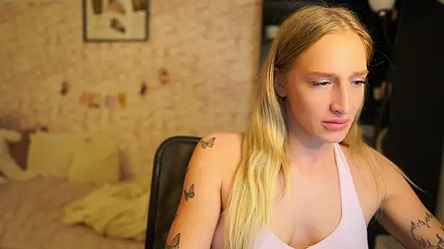 Snapshot of Nicolette__Shea_ chatting on December 1, 9:14 am Nicolette Shea online show from December 1, 9:14 am