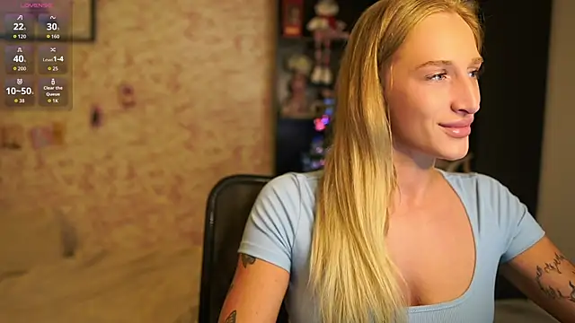 Snapshot of Nicolette__Shea_ chatting on December 15, 9:24 am Nicolette Shea online show from December 15, 9:24 am