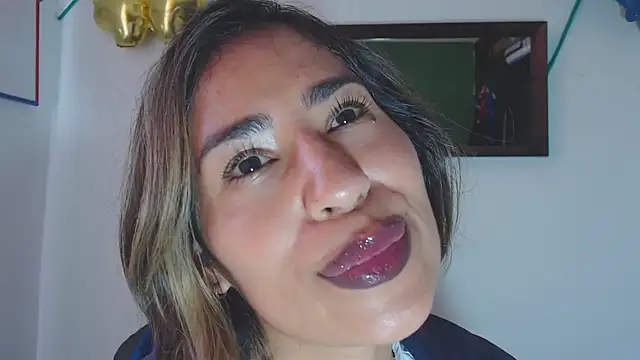 Snapshot of fantasty_nylon chatting on December 3, 4:28 pm fantasty nylon online show from December 3, 4:28 pm