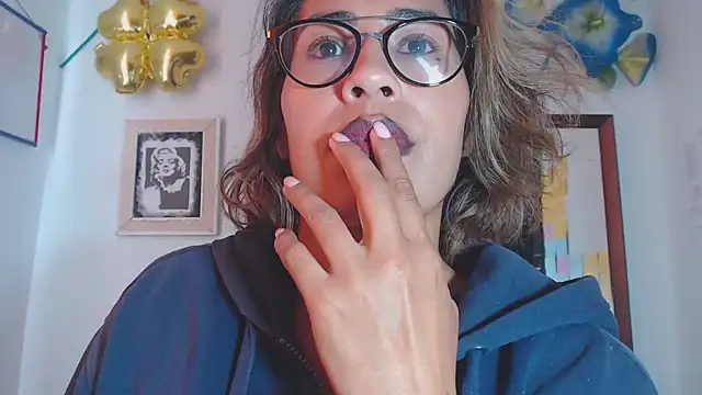 Snapshot of fantasty_nylon chatting on December 17, 7:59 pm fantasty nylon online show from December 17, 7:59 pm