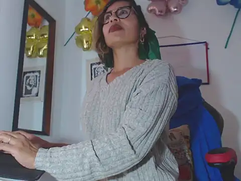 Snapshot of fantasty_nylon chatting on December 30, 8:25 pm fantasty nylon online show from December 30, 8:25 pm