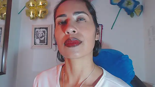 Snapshot of fantasty_nylon chatting on February 4, 3:15 pm fantasty nylon online show from February 4, 3:15 pm