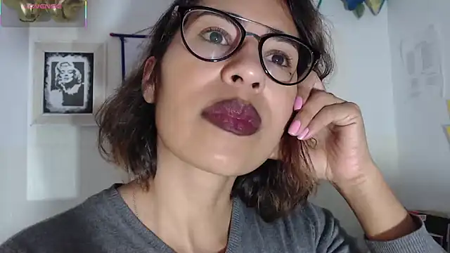 Snapshot of fantasty_nylon chatting on March 13, 12:48 am fantasty nylon online show from March 13, 12:48 am