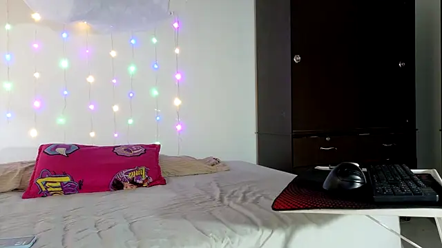 Snapshot of fantasty_nylon chatting on December 18, 2:12 pm fantasty nylon online show from December 18, 2:12 pm