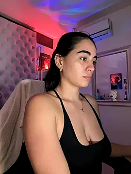 Snapshot of ZarahEvans chatting on December 5, 8:05 pm ZarahEvans online show from December 5, 8:05 pm