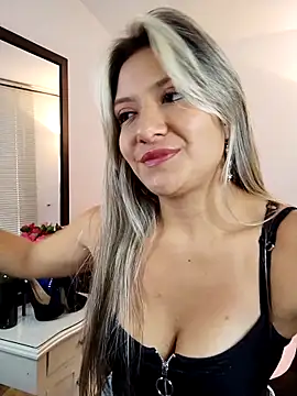 valeriahunter1 online show from February 12, 9:11 pm