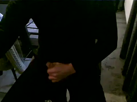 Snapshot of hornyman18cm39 chatting on December 29, 11:18 am hornyman18cm39 online show from December 29, 11:18 am