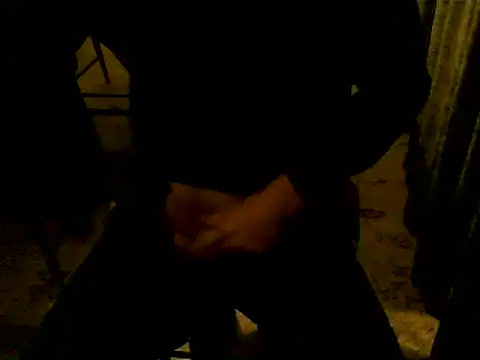 Snapshot of hornyman18cm39 chatting on October 6, 4:32 am hornyman18cm39 online show from October 6, 4:32 am