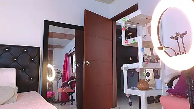 Snapshot of tatiana_big_ass_boobs chatting on October 7, 9:45 pm tatiana big ass boobs online show from October 7, 9:45 pm