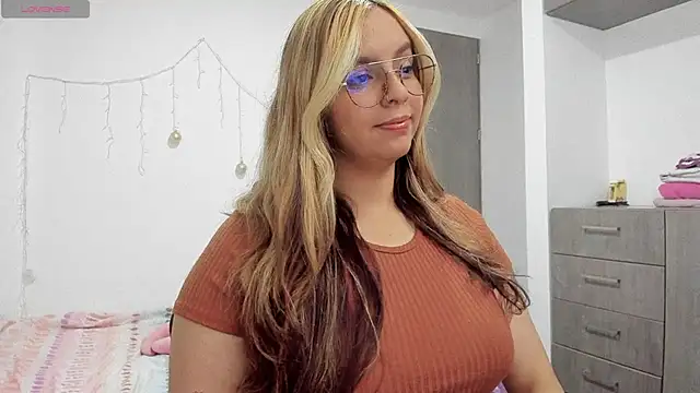 Valery7rose  online show from March 18, 10:37 pm