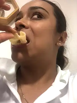 Snapshot of JuanaSimons chatting on October 17, 2:04 am JuanaSimons online show from October 17, 2:04 am