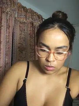 Snapshot of JuanaSimons chatting on December 5, 1:47 am JuanaSimons online show from December 5, 1:47 am