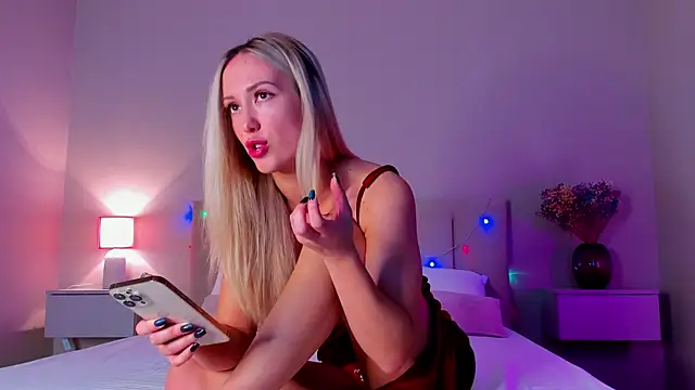 Snapshot of VikkiLustfull chatting on January 8, 3:17 pm VikkiLustfull online show from January 8, 3:17 pm