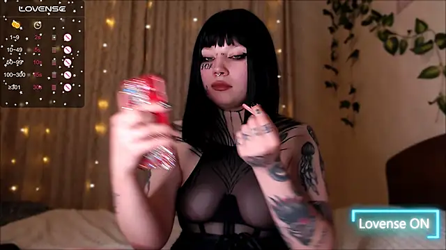 Snapshot of tradishka chatting on December 15, 8:36 pm tradishka online show from December 15, 8:36 pm