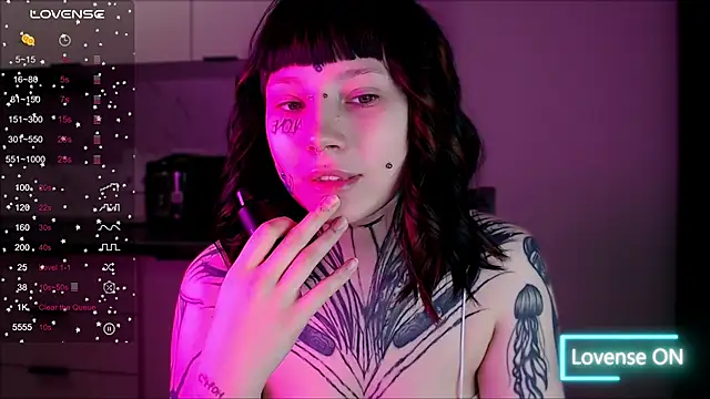 Snapshot of tradishka chatting on January 10, 5:47 am tradishka online show from January 10, 5:47 am