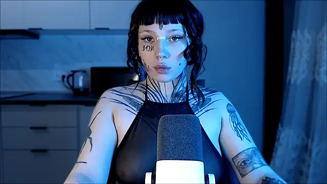 Snapshot of tradishka chatting on January 28, 2:21 am tradishka online show from January 28, 2:21 am