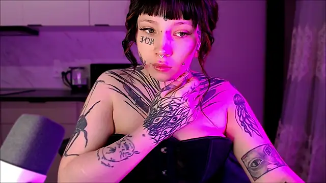 Snapshot of tradishka chatting on January 28, 8:47 pm tradishka online show from January 28, 8:47 pm