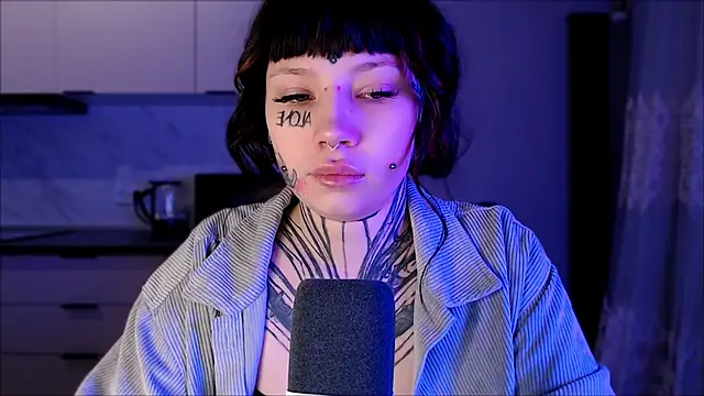 Snapshot of tradishka chatting on January 30, 12:07 am tradishka online show from January 30, 12:07 am