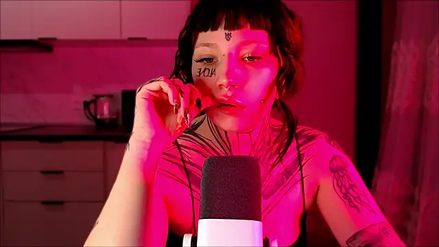 Snapshot of tradishka chatting on January 30, 3:11 am tradishka online show from January 30, 3:11 am