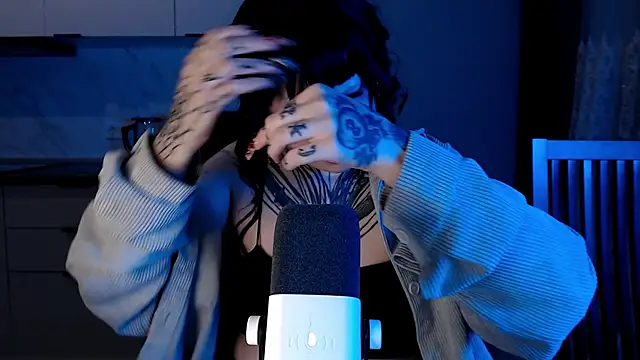 Snapshot of tradishka chatting on February 1, 10:13 pm tradishka online show from February 1, 10:13 pm