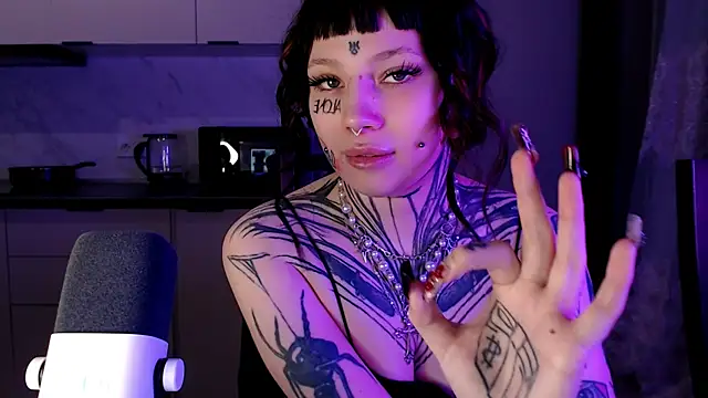 Snapshot of tradishka chatting on February 4, 3:11 am tradishka online show from February 4, 3:11 am