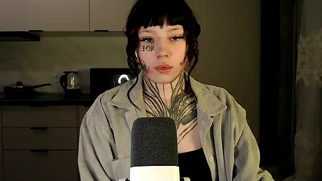 Snapshot of tradishka chatting on February 4, 10:24 pm tradishka online show from February 4, 10:24 pm