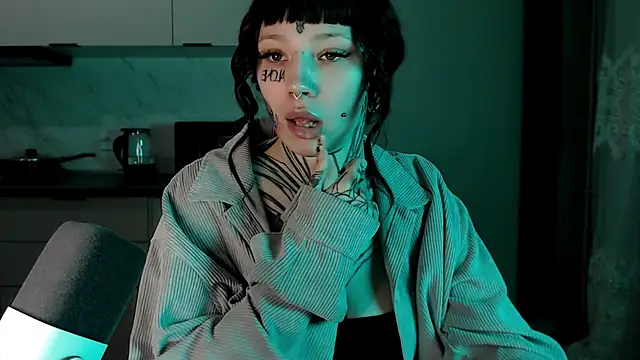 Snapshot of tradishka chatting on February 5, 1:26 am tradishka online show from February 5, 1:26 am