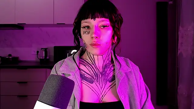 Snapshot of tradishka chatting on February 6, 12:00 am tradishka online show from February 6, 12:00 am