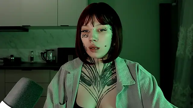 Snapshot of tradishka chatting on February 9, 1:44 am tradishka online show from February 9, 1:44 am