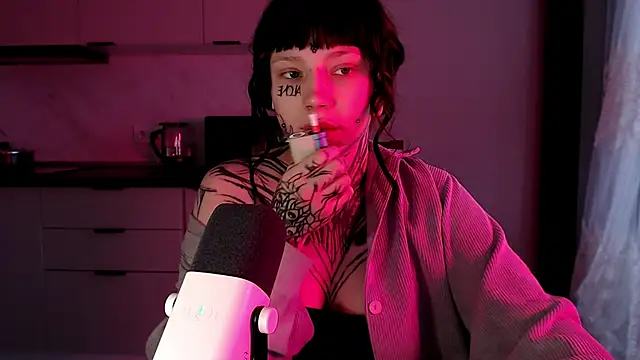 Snapshot of tradishka chatting on February 10, 1:11 pm tradishka online show from February 10, 1:11 pm