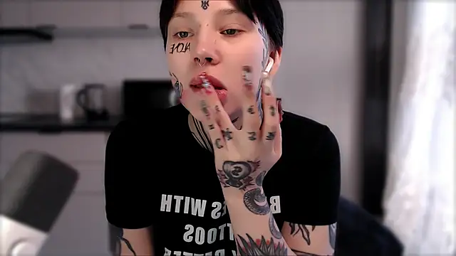 Snapshot of tradishka chatting on February 15, 1:49 pm tradishka online show from February 15, 1:49 pm