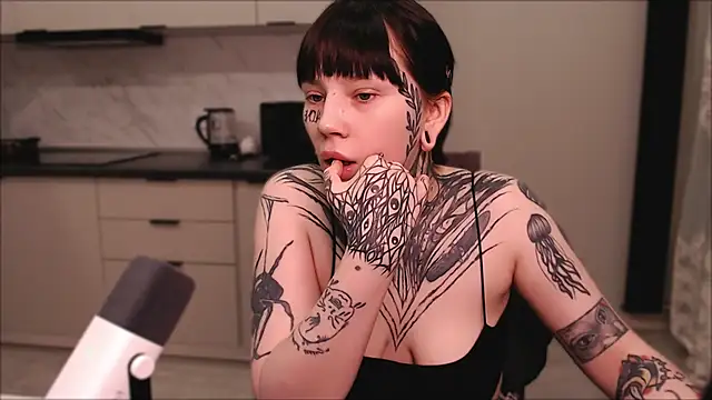 Snapshot of tradishka chatting on February 28, 5:15 pm tradishka online show from February 28, 5:15 pm