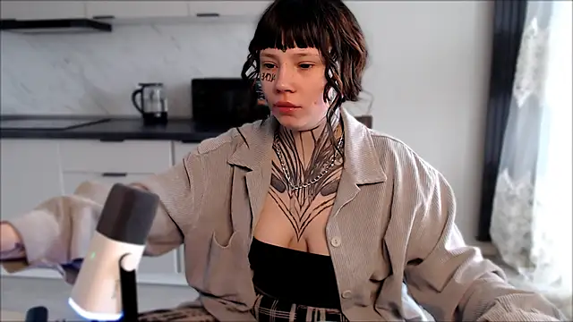 Snapshot of tradishka chatting on March 3, 8:49 am tradishka online show from March 3, 8:49 am